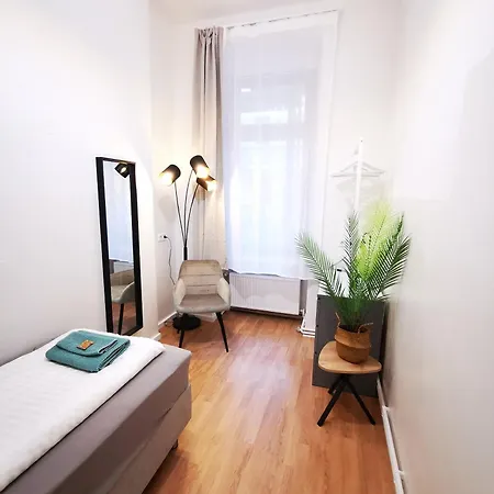 Conrad-B By Rockchair Apartments L Superhost Status L Super Flat, 3 Bedrooms 2 Bathrooms Welcomes You!